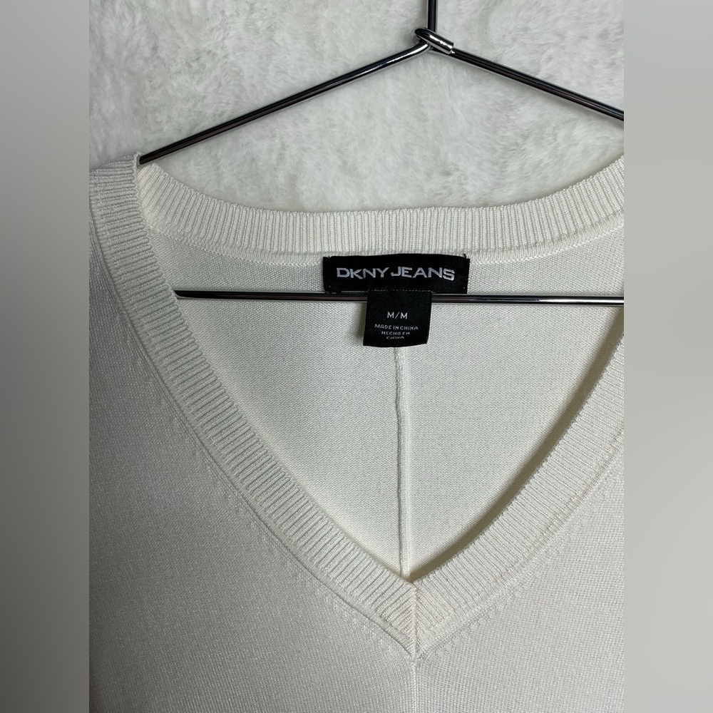 DKNY Off-White V-Neck Sweater size M - Picture 7 of 13